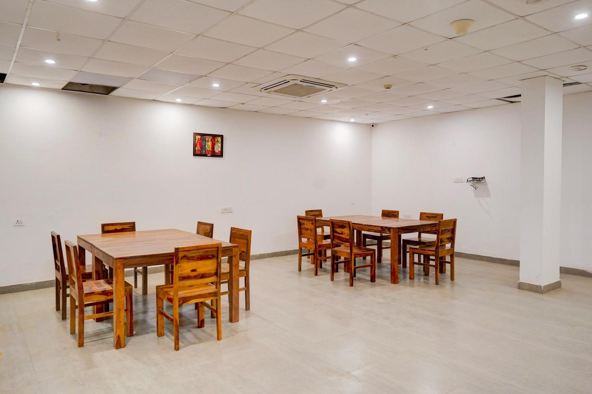 Townhouse Delight Inn Gurgaon Buitenkant foto